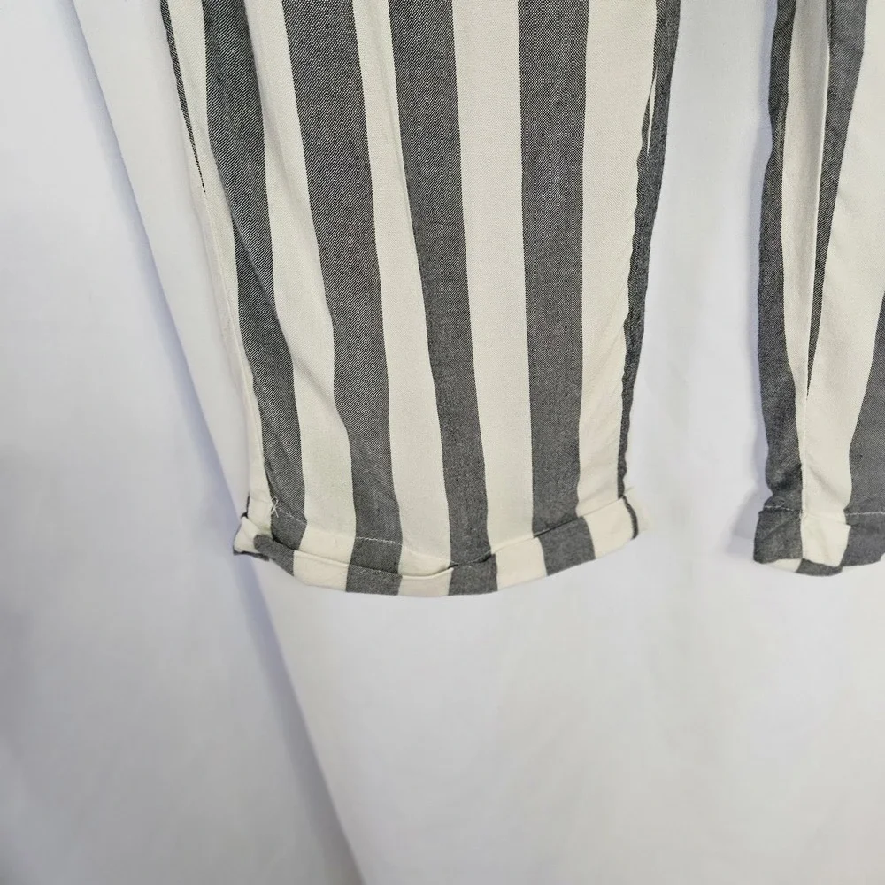 American Eagle white and‎ grey striped flowy/supersoft viscose pants